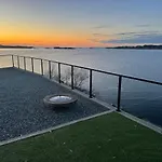 Sunset Island Retreat, Ocean With Hot Tub Prázdninový dům