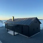 Sunset Island Retreat, Ocean With Hot Tub