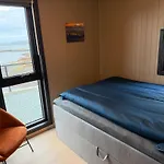 Sunset Island Retreat, Ocean With Hot Tub