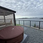 Sunset Island Retreat, Ocean With Hot Tub Herland