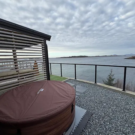 Sunset Island Retreat, Ocean With Hot Tub Herland