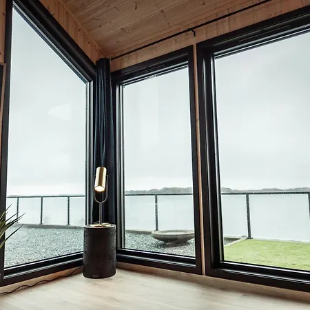 Sunset Island Retreat, Ocean With Hot Tub Feriehus Herland