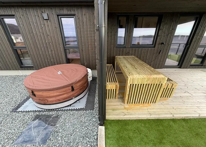 Sunset Island Retreat, Ocean With Hot Tub Herland